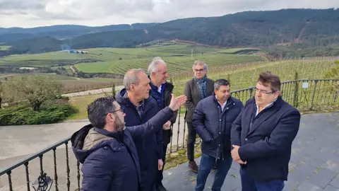 El delegado territorial visitó las Bodegas Altos de Torona que recibieron una ayuda de más de 210.000 euros.