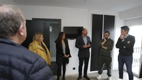 El director de Turismo de Galicia visitó el Hotel Terra Galega Meiga en Monforte de Lemos, beneficiario de una ayuda para la mejora de sus infraestructuras acompañado por el delegado en Lugo.