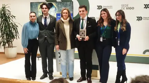 La vicepresidenta Luisa Sánchez clausura en la sede de la Deputación en Vigo el III Torneo Nacional de Debate.