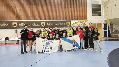 El Conservas Orbe Zendal BM Porriño celebra en Grecia su pase a las semifinales de la EHF European Cup.