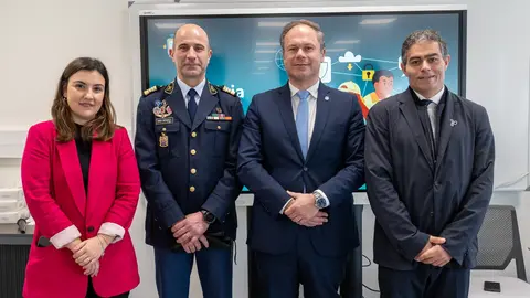 A vereadora com a área funcional da Educação, Alexandra Vilar, e Carlos Morgado, Comandante do Comando Territorial de Braga da GRN, Guilherme Emílio, Presidente da Câmara Municipal de Esposende.