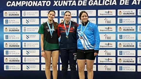 Aitana Capeans, no centro do podio.