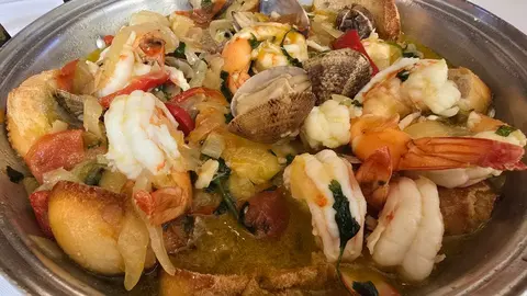 Cataplana de mariscos conTamboril, (rape).