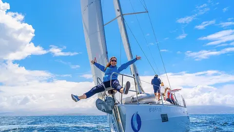 Navegando por las Rías Baixas, siguiendo la estela de los peregrinos cruzados.