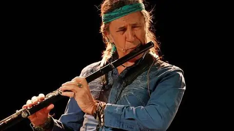 La esencia del jazz flamenco: Jorge Pardo, soplando vida a la música.