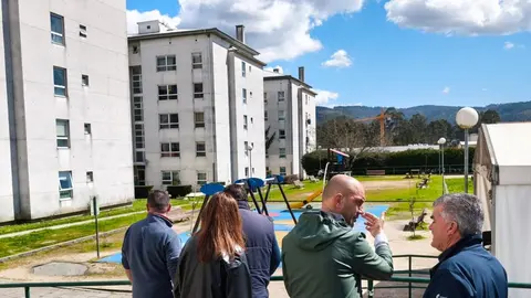 El alcalde y autoridades detallan los beneficios del nuevo alumbrado LED para Torneiros: seguridad, ahorro y sostenibilidad.