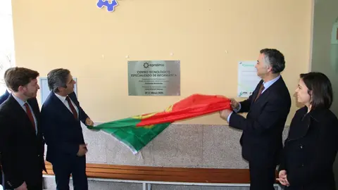 Fernando Alexandre participa na descoberta da placa com o Presidente de Arcos, João M. Esteves, inaugurando oficialmente o primeiro Centro Tecnológico Especializado do Alto Minho.