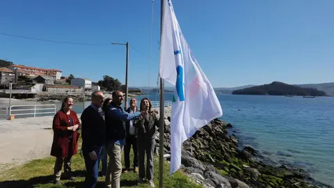 La conselleira de Medio Ambiente E Cambio Climático participó en el izado de las banderas de la senda del Laño, en Poio, y del río Chanca, en Meaño