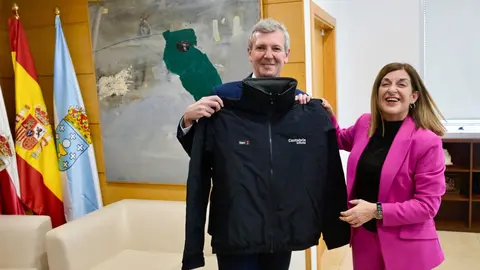 O presidente da Xunta mantivo hoxe en Santander un encontro coa presidenta cántabra, María José Sáenz de Buruaga.