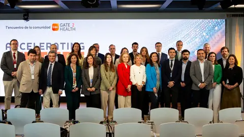 la presidenta de GSK España, Cristina Henríquez de Luna, junto con los representantes de las participantes en la iniciativa Gate4Health para dar respuesta a retos de salud.