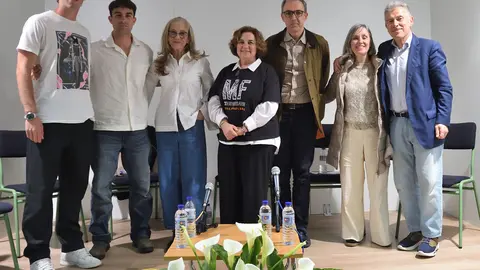 Expertos y deportistas que debatieron el impacto positivo del deporte en el rendimiento académico y la gestión emocional de los adolescentes.