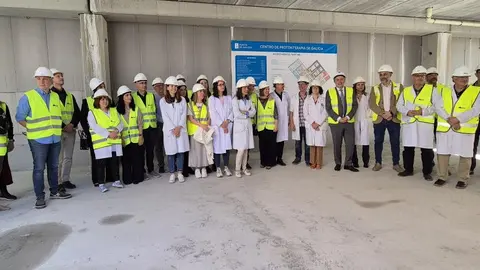 El conselleiro de Sanidade visitó este mediodía las obras de esta infraestructura sanitaria de vanguardia al cumplirse un año de su inicio.