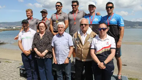 Podio canario de la prueba 6 Km, Manel Fernández, el director de la Española, con representantes del CM Vigo y CP Olívico.