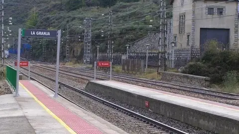 Línea convencional León-A Coruña, estación de La Granja.