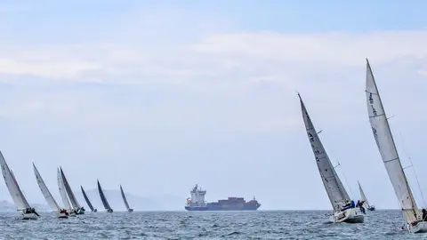 Los participantes saldrán de Vigo rumbo a Baiona. ROSANA CALVO.