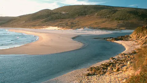 Aves, Paisajes y Calma: La Ría de Lires, Joya de la Red Natura 2000.