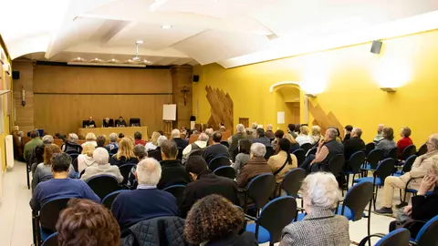 El Prof. Pedro Rodríguez Panizo impartió la conferencia inaugural de las Jornadas de Teología que organiza el Centro Teológico «San José» de Vigo. ARQUIVO.