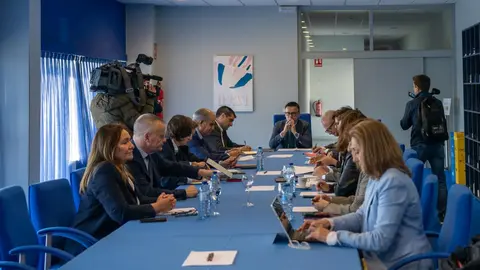 El conselleiro de Emprego, Comercio e Emigración presidió hoy la reunión extraordinaria del patronato del Instituto Ferial de Vigo (Ifevi) para abordar la situación actual del recinto