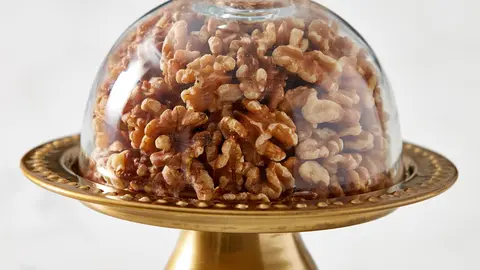 La nuez, mucho más que un snack: un tesoro de grasas saludables, fibra y proteínas para incorporar a tu dieta diaria.