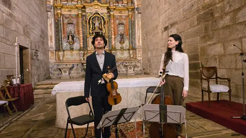 El violinista Mario Braña y la violonchelista Elsa Pidre.