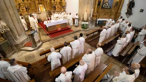 El obispo de Tui-Vigo presidió la eucaristía en el templo parroquial de San Francisco, anexo al Seminario Menor tudense. ARCHIVO.
