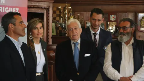 Eduardo Rodriguez-Toubes  (en el centro).