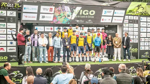 El podio de la Vigo Copa de España Élite y Sub-23, con el vencedor de la prueba, Ilya Savekin, acompañado por Aimar Tadeo y Pablo Ortega.