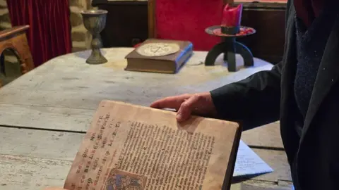 Fernández Sendín muestra esta "joya"a DL-G.