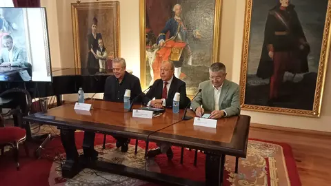 El conselleiro de Sanidade, Antonio Gómez Caamaño, durante su intervención en la Real Sociedad Económica de Amigos del País de Santiago.