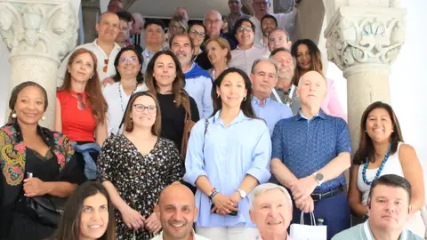 Representantes de 17 países integrados en ASICOTUR durante a súa visita institucional ao Concello do Porriño e a posterior ruta polo legado de Antonio Palacios.
