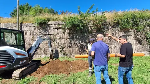 Mos impulsa con fondos propios novas conexións á rede de saneamento en cinco parroquias.