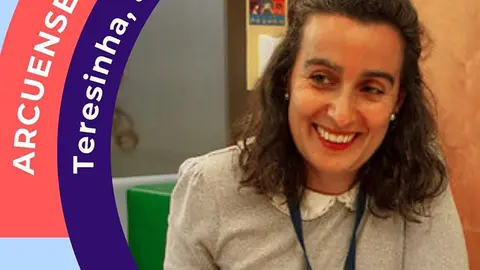 Andreia Penado, bióloga y autora de "Teresinha, mosca-das-flores", liderando la actividad de descubrimiento de la biodiversidad en Arcos de Valdevez.