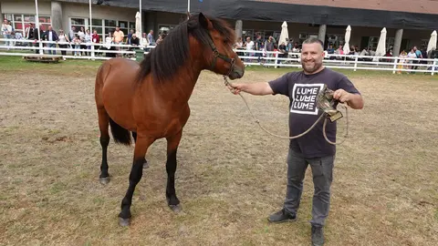 Belleza y fuerza gallega: Artai de Normandí, de As Neves (Pontevedra), se alza como el mejor semental de Pura Raza Galega en la 47ª Abanca Semana Verde.