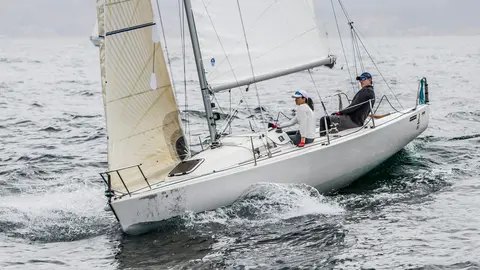 Jaime y Rosario García son los actuales campeones gallegos de A2 J80 mixto. © ROSANA CALVO.