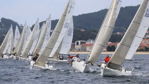 Una de las salidas con Cangas al fondo y Okofen situándose en cabeza MOEBIUS.