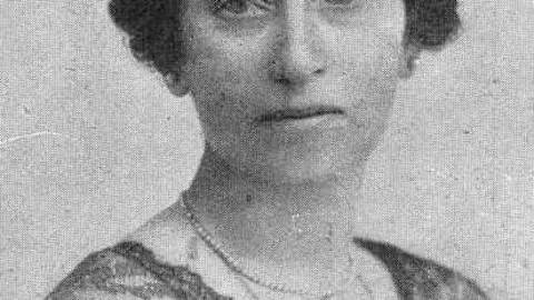 Francisca Herrera Garrido foi unha figura senlleira na literatura galega, sendo a primeira muller en publicar unha novela en lingua galega e tamén a primeira muller en ingresar na Real Academia Galega en 1945.