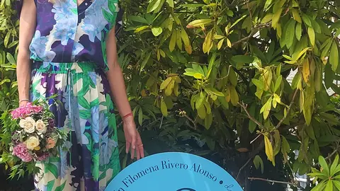 María de León en Redondela, compartiendo su filosofía sobre "vivir con sentido" y la importancia del autoconocimiento, propósito y valores.