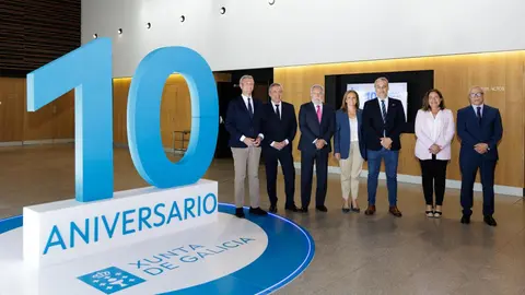 El presidente de la Xunta destaca el hospital público vigués como un referente asistencial, docente e investigador del modelo sanitario gallego.