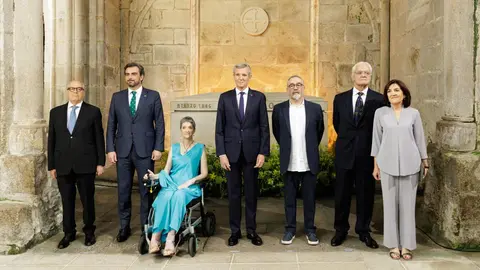 Los reconocidos en esta edición incluyen al grupo Luar na Lubre, al autor Víctor Fernández Freixanes, al empresario Emilio Pérez Nieto, a la doctora Rosa Rodríguez Álvarez -en nombre de todos los profesionales de la atención primaria- y a la Asociación Agaela