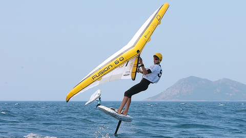 Platon Kuzmenko, flamante campeón del primer Campeonato Gallego de Wingfoil.