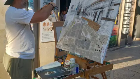 Un ejemplo de la obra de Miranda: una mezcla de técnicas mixtas, textos y texturas que definen su estilo inconfundible.