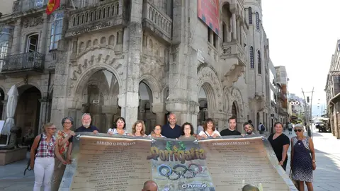 O espírito de Porrigalia inunda a Praza Arquitecto Antonio Palacios, fronte á Casa do Concello, con participantes das diferentes civilizacións.