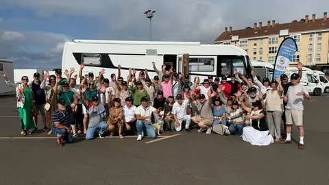 La gran familia Yakart: Los participantes de la IX Ruta "Camino de Santiago" listos para la aventura.