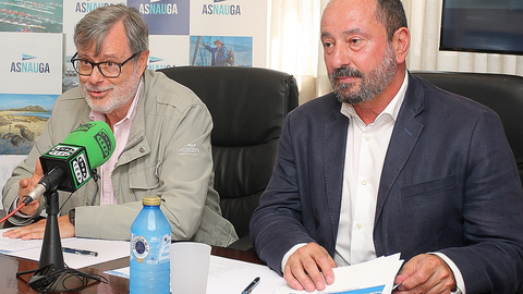 Xosé Manuel Merelles y Javier Ruiz de Cortázar anuncian el 6º Simposio de Clubes Náuticos.