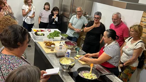 O Mercado de Tomiño vibró con la 'Primavera no Mercado', atrayendo a más de 400 personas con talleres y gastronomía, y consolidándose como motor cultural y económico local".