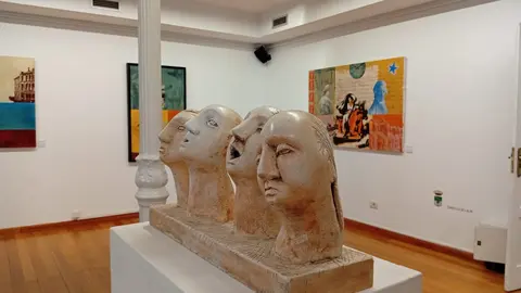 Una vista general de la exposición del colectivo BACABÚ en el Museo Ramón Aller de Lalín, que podrá visitarse hasta el 24 de julio.