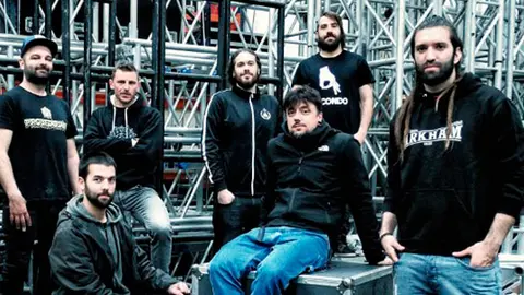 La banda Dakidarría, pura energía sobre el escenario, pondrá el broche de oro a la noche del sábado en Salceda de Caselas.