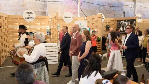 El director de la Agencia Gallega de Calidad Alimentaria, Martín Alemparte, durante su visita a la XIX Festa do Tinto Rías Baixas en As Neves.