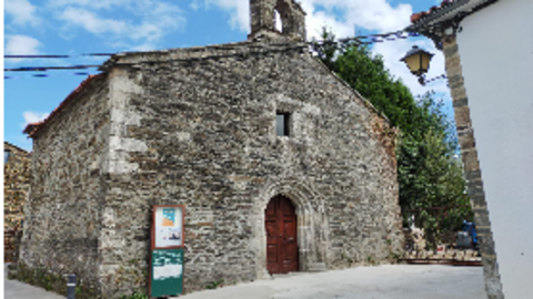 Capela da Madanela en Arzúa, escenario da novena edición da exposición "Bo camiño" durante todo o mes de agosto.