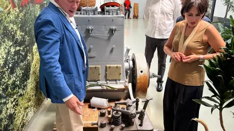 La conselleira de Economía e Industria visitó las instalaciones del Grupo Internaco, beneficiario de este programa.